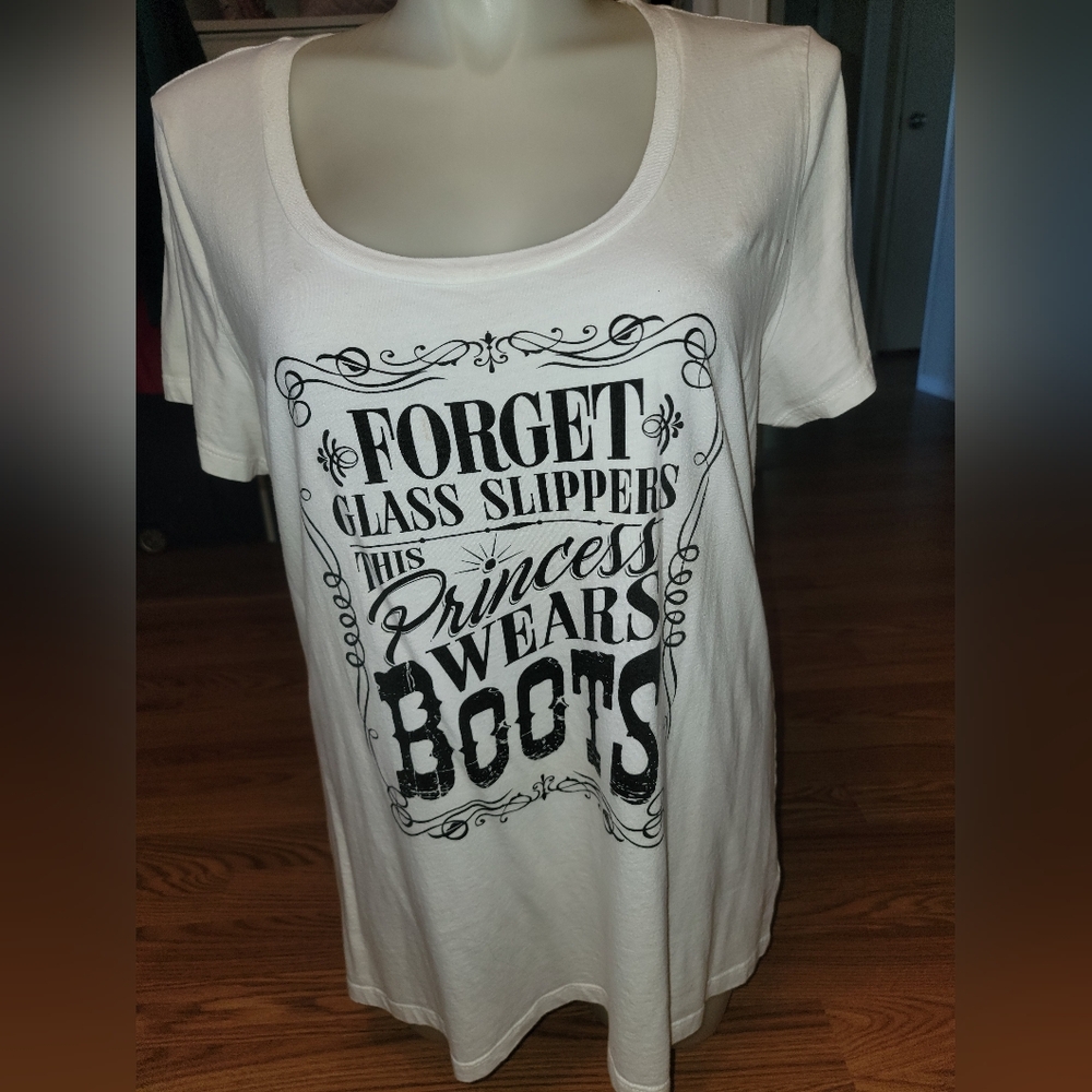 NEW NWOT Torrid Plus Size White Graphic Tee Relaxed Short Sleeve Size 2 (18/20)